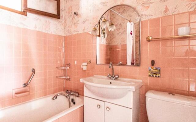 Charming Holiday House Near The Beach