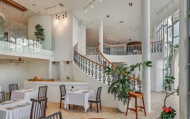 Ampersand Resort