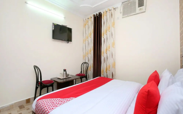 OYO 13700 Hotel Star Palace