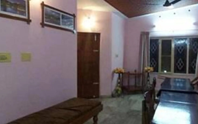 Tharayil Tourist Home