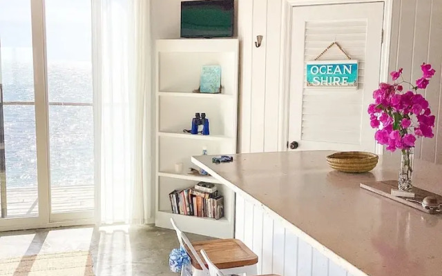Seaside Serenity: Elegant Beachfront Escape