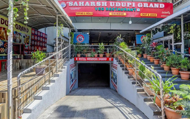 OYO 13869 Hotel Saharsh Grand