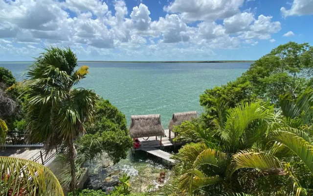 Lagoon Front Hut
