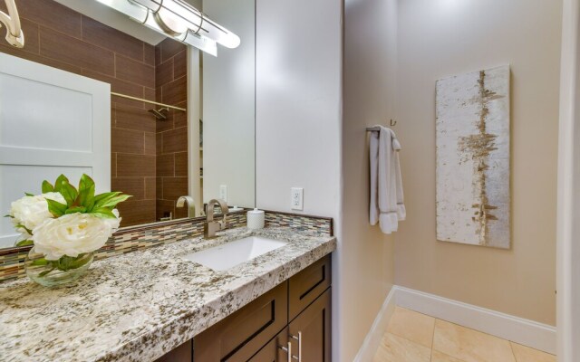 Waterfront Luxury Gilbert Retreat w/ Pool & Spa!