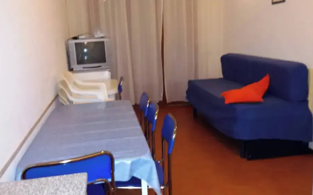 Nice Three-bedroom Flat With Balcony