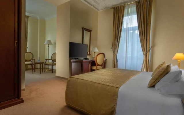 Savoy Westend Hotel
