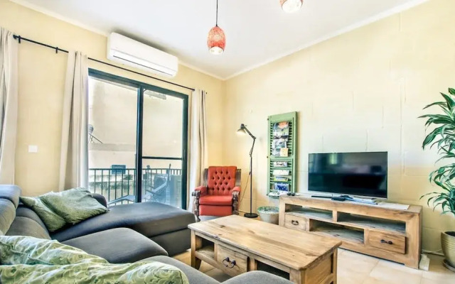 Retro Designer Homelike Apartment - Close to Beach