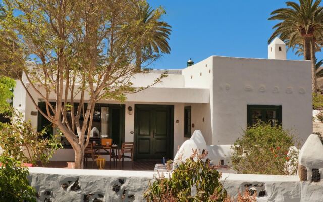 Detached Villa With Communal Swimming Pool, Located in the North of Lanzarote