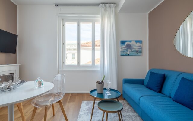 Vis a Vis Apartments