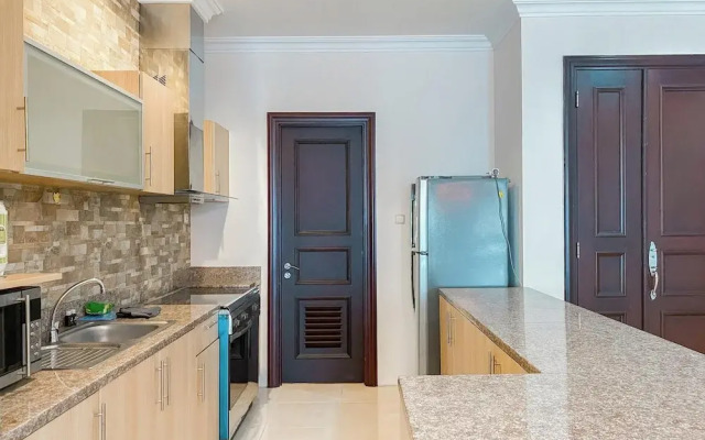 Spacious And Modern Look 3Br Bellezza Apartment