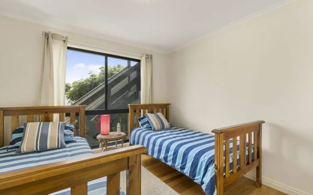 Phillip Island Time - Large home with self-contained apartment sleeps 11