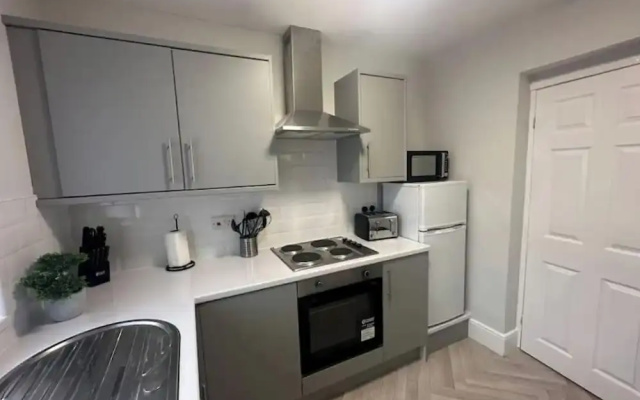 Apartment - Sleeps 3 - Pet Friendly - Parking