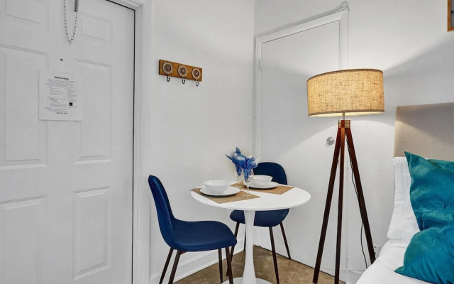 Waves on Desoto Deluxe Studio 4