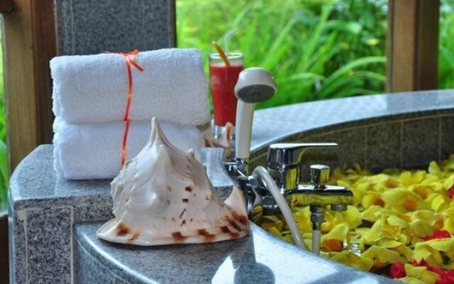 Raffles Holiday Hotel