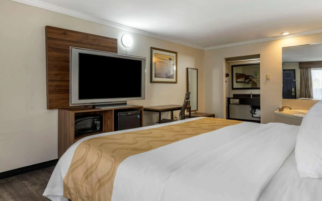 Quality Inn & Suites Ft. Jackson Maingate