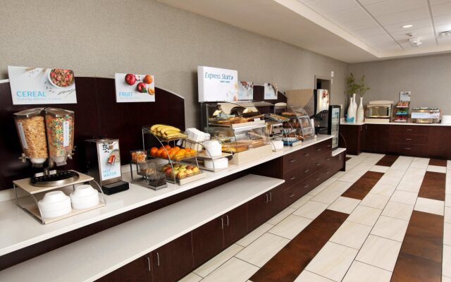 Holiday Inn Express & Suites Omaha South - Ralston Arena by IHG