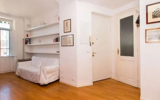 Pozzo Strada Bright Apartment - with Balconies