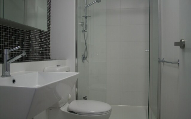 Luxury Two Bed Apt Swimming Pool