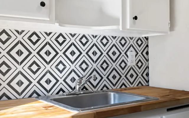 Charming Cozy Studio Lake Ridge