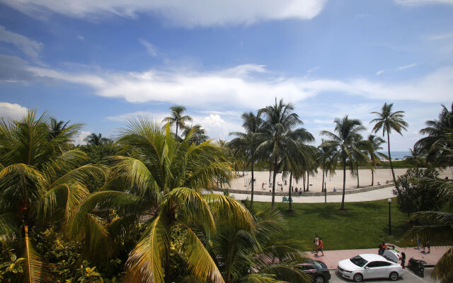 Waldorf Towers South Beach