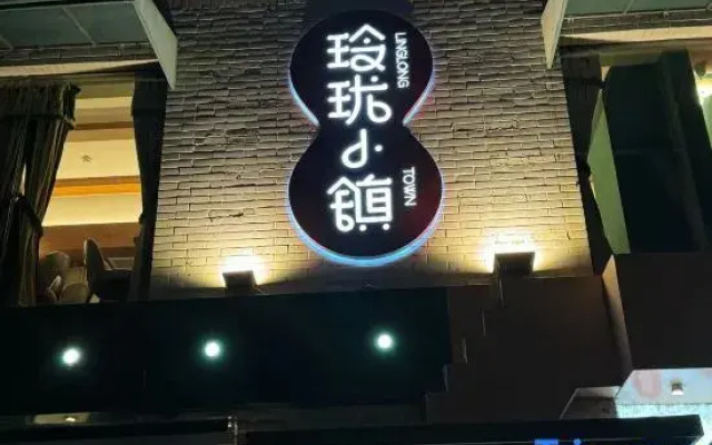 Yazhi Homestay (Cixi Hangzhou Bay Century City)