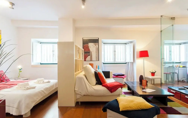 JOIVY Color-block studio w/workspace &free parking at the heart of Santa Catarina
