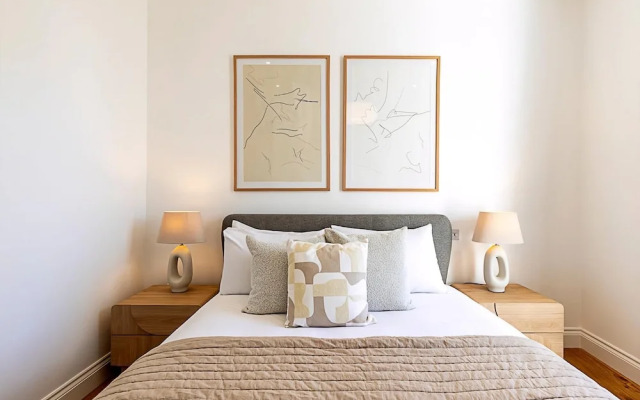 Stylish Chelsea Escape With Private Outdoor Oasis!