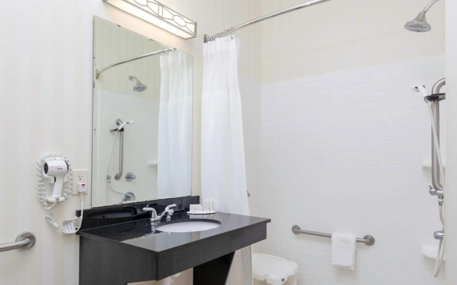 Fairfield Inn & Suites Seymour