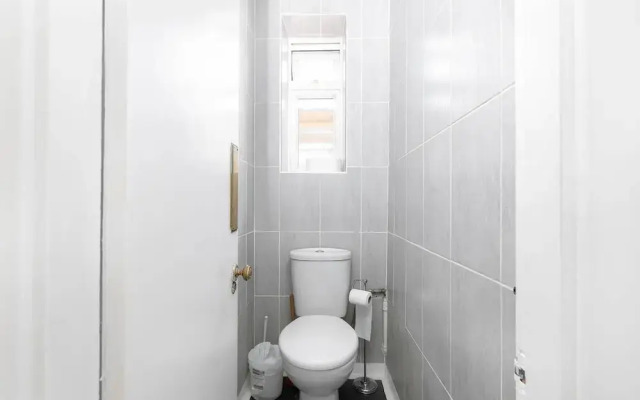 Modern Spacious Home In Well Connected Hammersmith