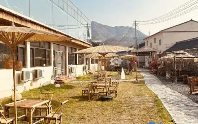 Lu Jian · Yunqi Homestay
