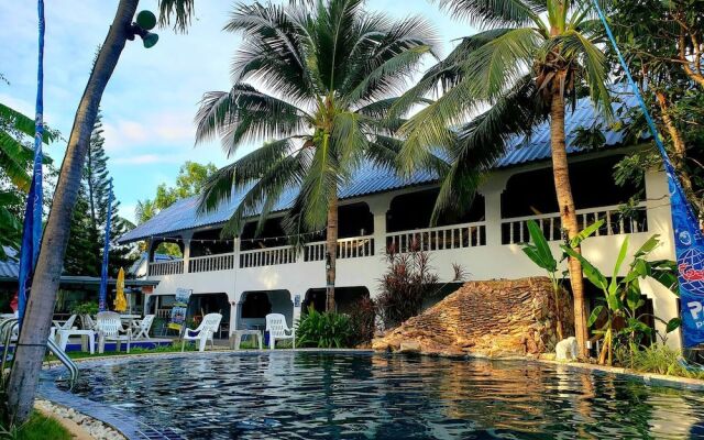 Asia Blue - Beach Hostel Hacienda - Deluxe or Twin Room With Garden View