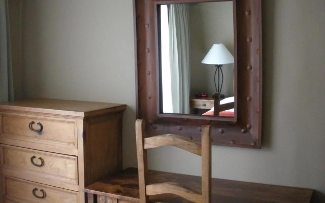 Tonquin Inn