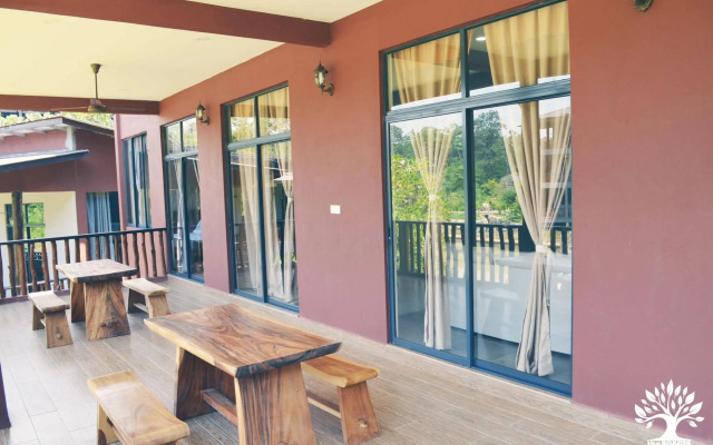 The Acacia Retreat
