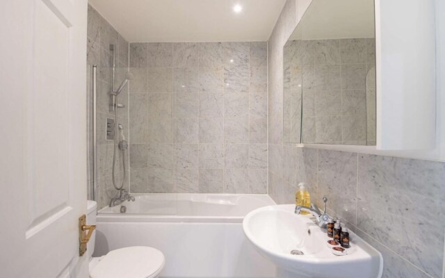 Modern 2 Double Bedroom Apartment in Kensington