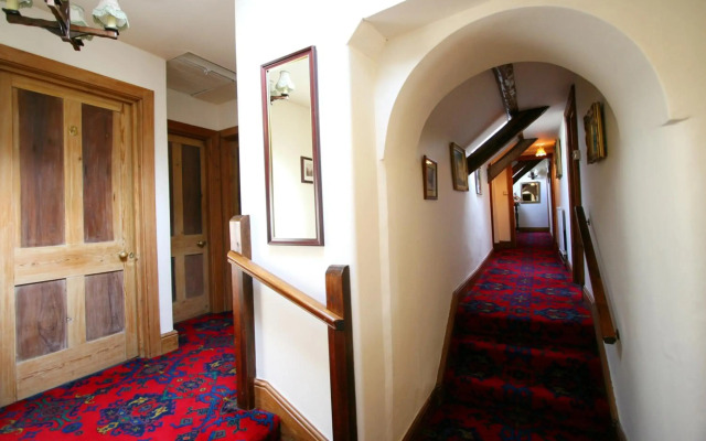Collaven Manor Hotel