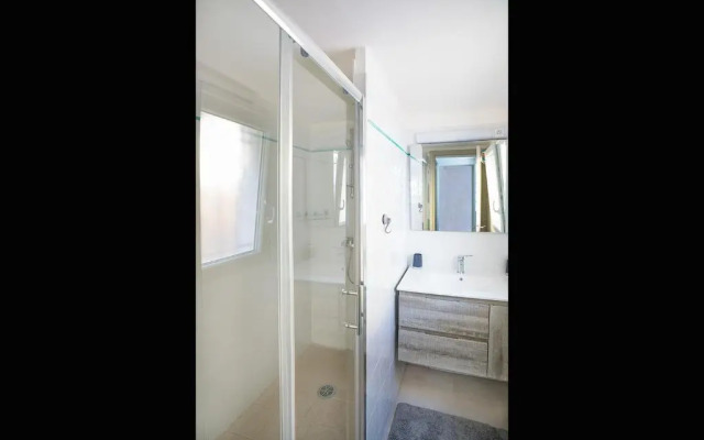 Superbe appartement à 2 pas des Halles, Climatisé, terrasse, garage