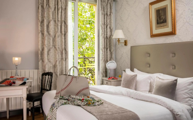 Hotel Plaza Elysées