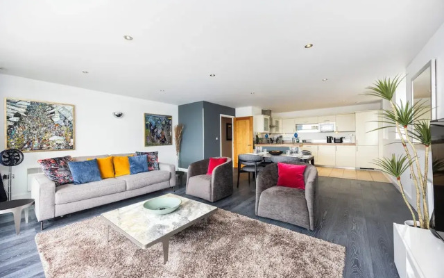 Koks Mews 2 Bed 2 Bath Apartment - ExCeL