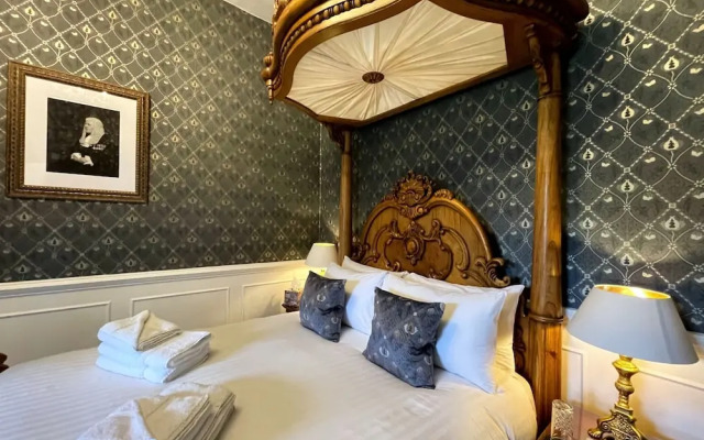 Plas Dinas Country House