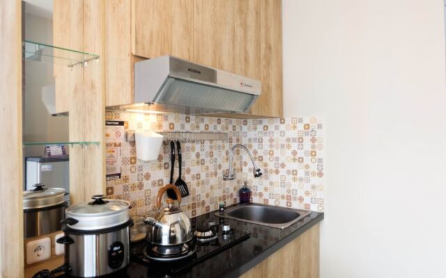 Modern and Bright 2BR Green Pramuka Apartment