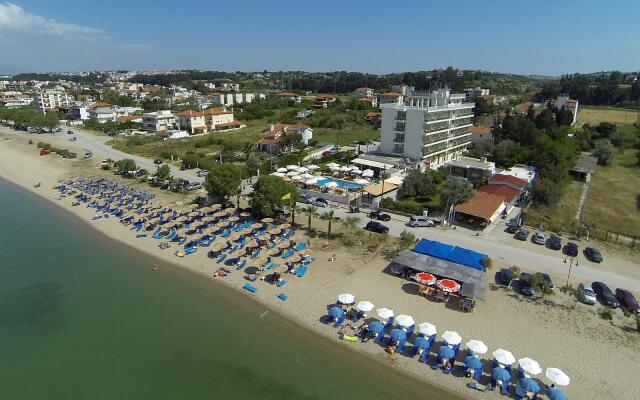 Santa Beach Hotel