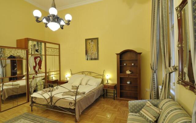 Charming Art Deco Flat