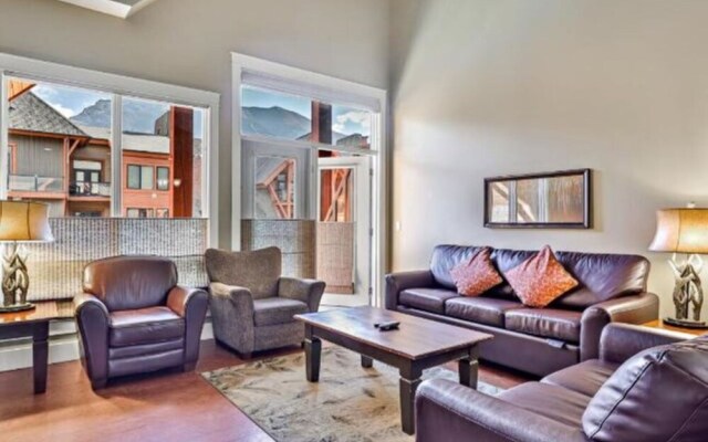 Luxury 3-Br Penthouse | INDOOR Pool & Hot Tub | Pool Table | 2 Decks + Mtn Views