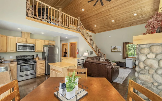 Nature Acres 1 Bedroom Home by NW Comfy Cabins