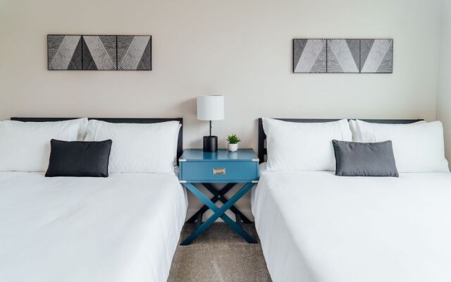 Bright Stylish 2BR Apt in Oak Brook