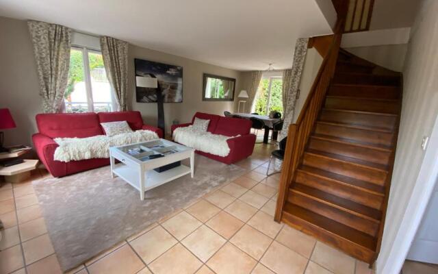 Maison familiale 80m2 - Terrasse au sud et garage.