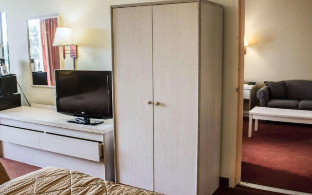 Quality Inn & Suites St Augustine Beach Area