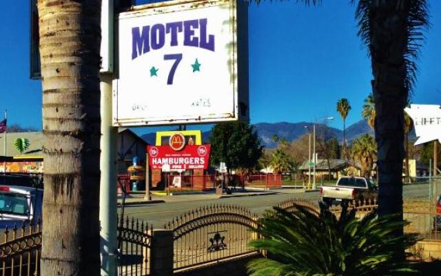 Downtown Motel 7