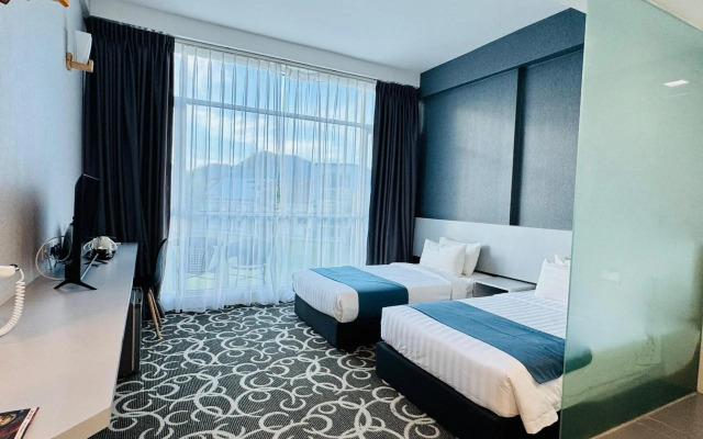 Kingston 13 @ Penang Hill