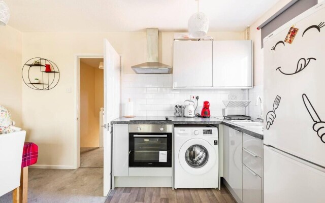Immaculate 2 - Bedroom House in Milton Keynes